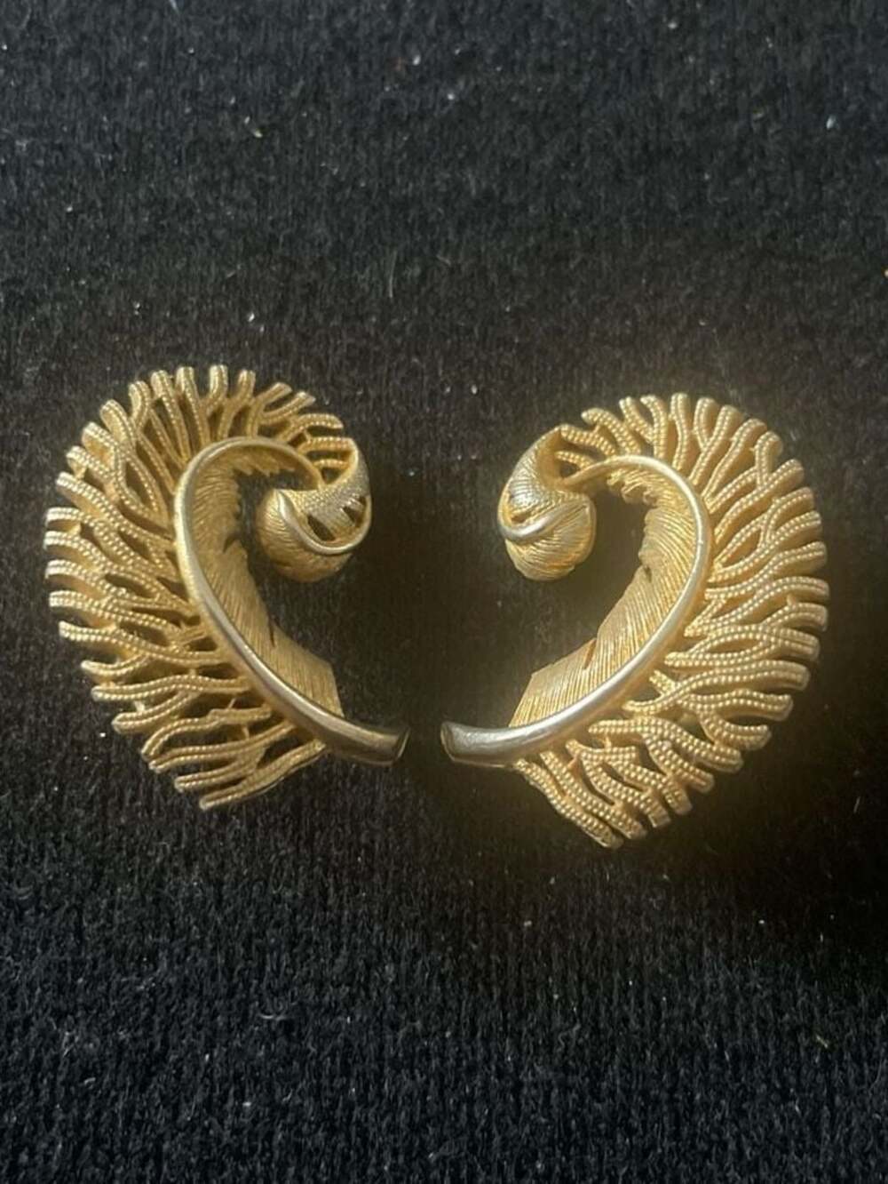 Vintage BSK Gold Tone Textured Openwork Feather Swirl Clip-On Earrings